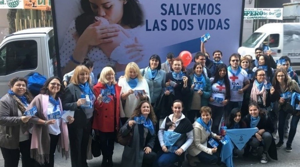 Organizaciones presentaron al Congreso 414 mil firmas en contra de legalizar aborto | Actualidad