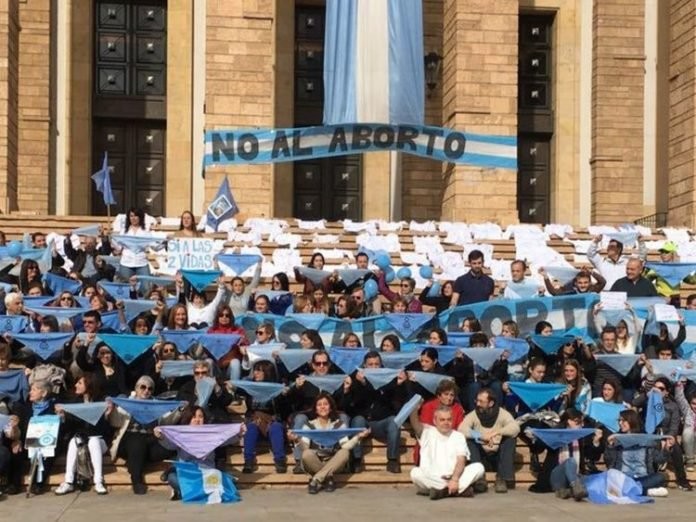 Médicos mendocinos hicieron un "chaquetazo" en contra del aborto | Actualidad