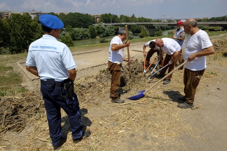 Roma: "pacto" con presos para que limpien parques y vuelvan a la cárcel | Internacionales
