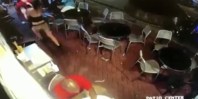Video: la reacción de una moza ante el acoso sexual de un cliente en un bar | Redes