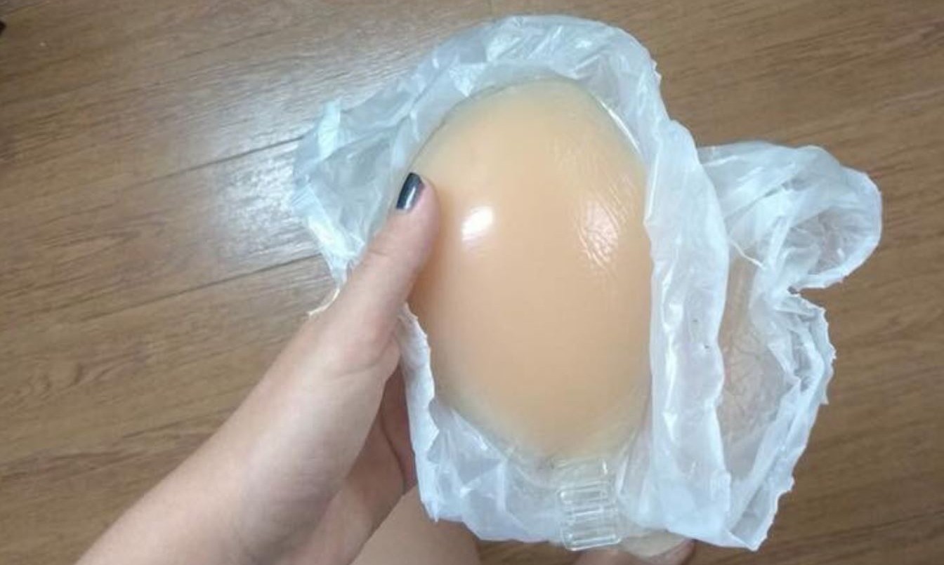 Un padre confundió el corpiño de su hija con pollo, lo metió en el freezer y explotó en las redes | Redes