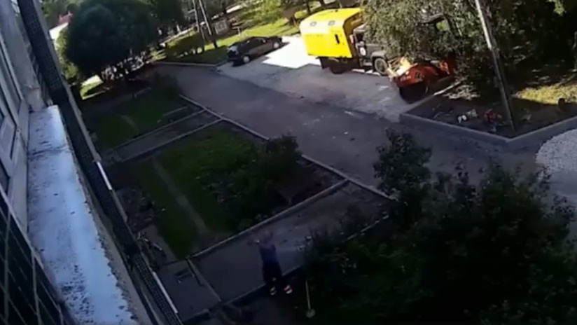 Milagro en Rusia: dos hombres salvaron a un bebé que cayó desde un cuarto piso | Curiosidades