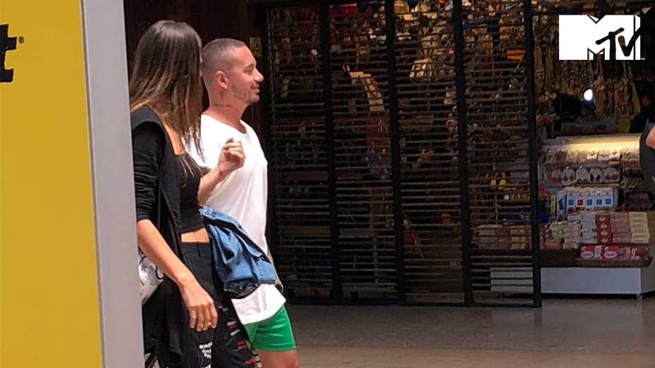 ¡Exclusivo! Las fotos de J Balvin muy romántico con su novia argentina en un aeropuerto | MTV News