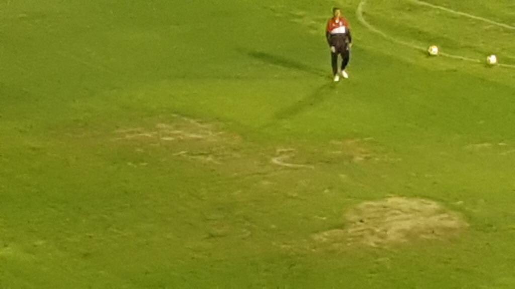 Multaron a Huracán por el mal estado del césped ante River | Deportes