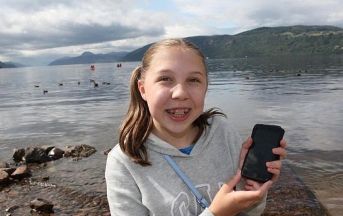 La nena que sacó las mejores fotos del monstruo del lago Ness de los últimos años | Curiosidades