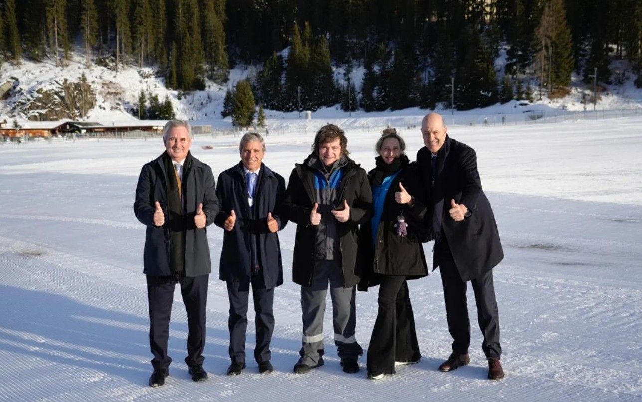 Un discurso moderado y nuevos gestos de alineamiento con Estados Unidos: el paso de Milei por Davos | Política