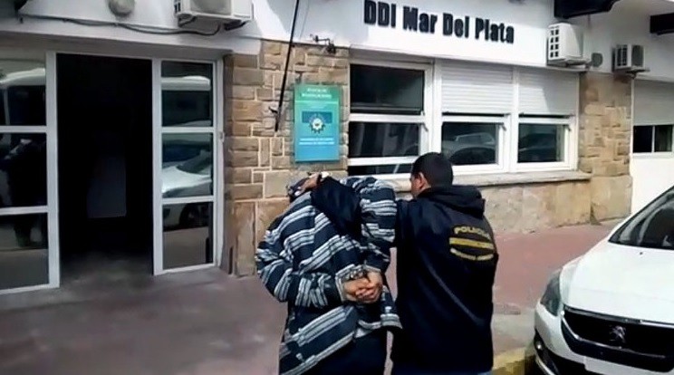 Detuvieron a un hombre que le fracturó el cráneo con un hierro a una policía | Actualidad