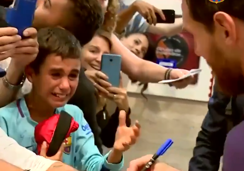 Emoción viral: el llanto de un nene cuando Messi le firmó un autógrafo en la camiseta | Redes