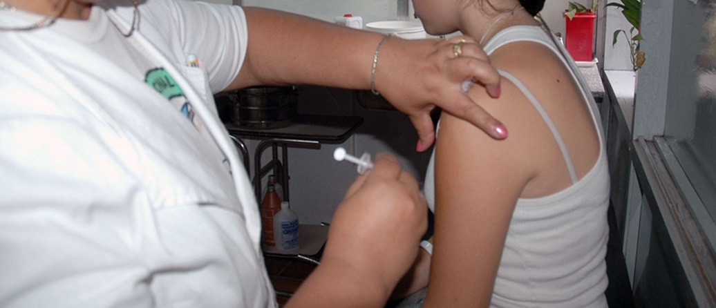 Defensoría del Pueblo no descarta una demanda por la suspensión de la vacuna de la meningitis | Actualidad