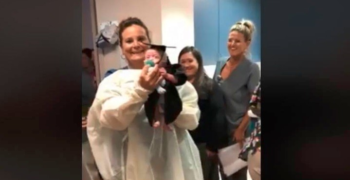 La emotiva ceremonia del bebé que nació con 2% de probabilidades de sobrevivir | Redes