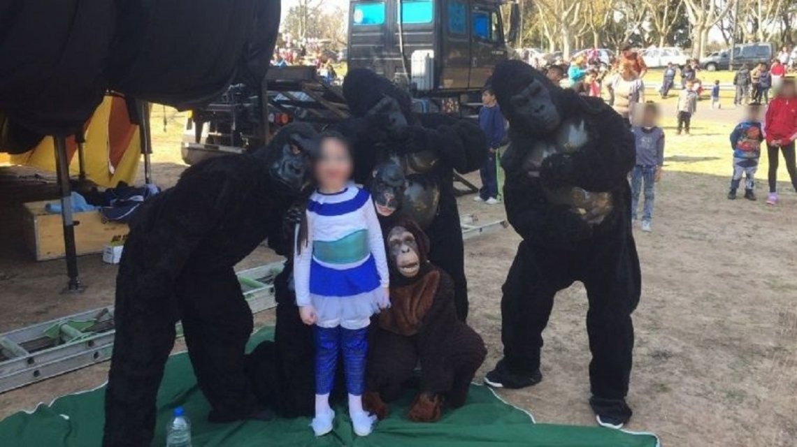 Denunciaron por "maltrato animal" a un circo, pero eran personas disfrazadas de gorilas y tigres | Actualidad