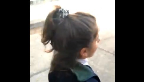 Video viral: la bronca de la nena que llega tarde al colegio por culpa de sus padres | Redes