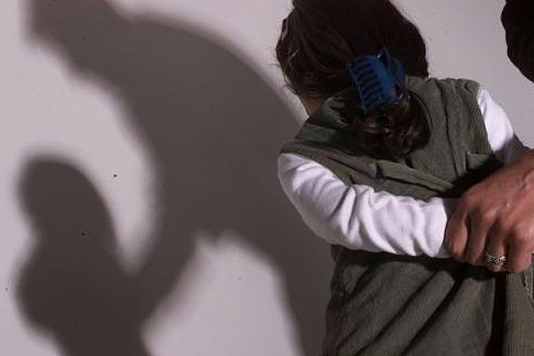 Condenaron a 3 hombres por drogar y violar en grupo a 7 niños en una rotisería | Actualidad