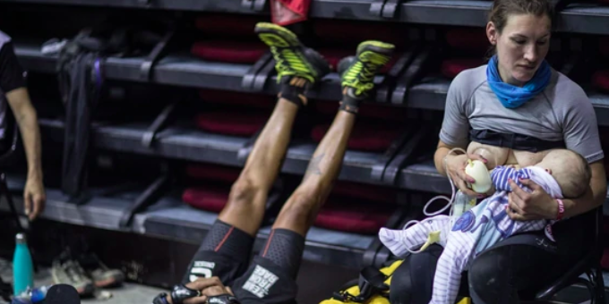 La historia de la deportista que amamanta a su bebé en medio de una competencia | Deportes