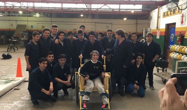 Alumnos solidarios crearon sillas especiales | Actualidad