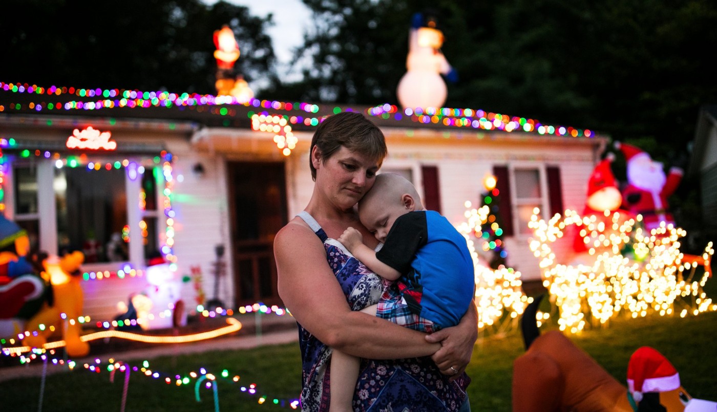 Conmovedor: festejaron navidad en septiembre porque su hijo tiene un cáncer terminal | Redes