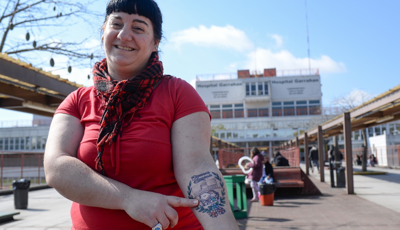 Mamá se tatuó el Garrahan para agradecer que salvaron a su pequeño | Actualidad