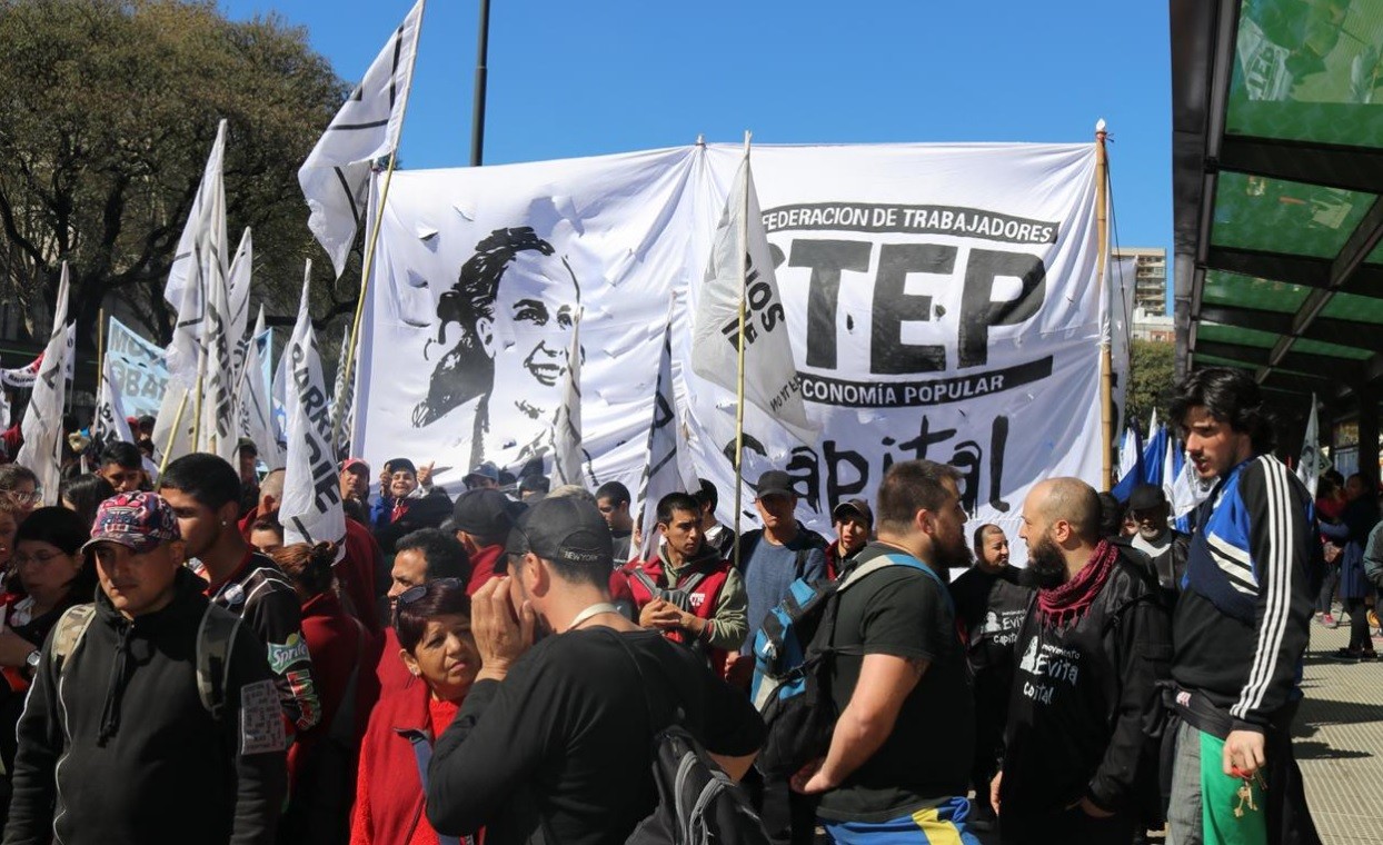 La CTA y CGT marcharon con organizaciones a la Secretaría de Energía contra el tarifazo | Actualidad