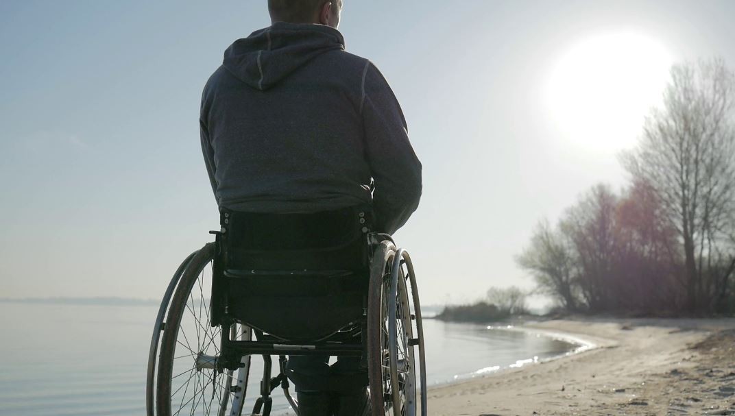 Inédito: lograron que un parapléjico camine con la implantación de un electrodo | Tecno