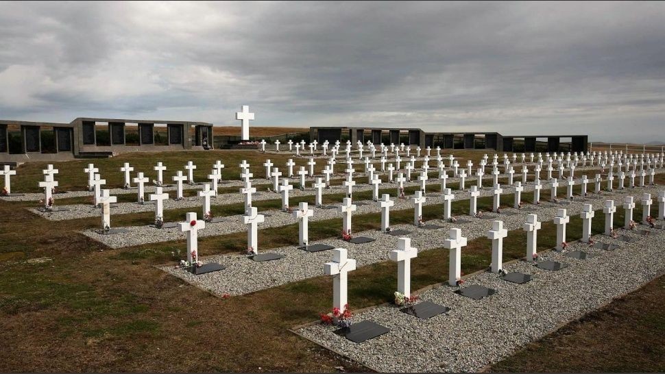 Malvinas: identificaron al soldado número 100 en el cementerio de Darwin | Política