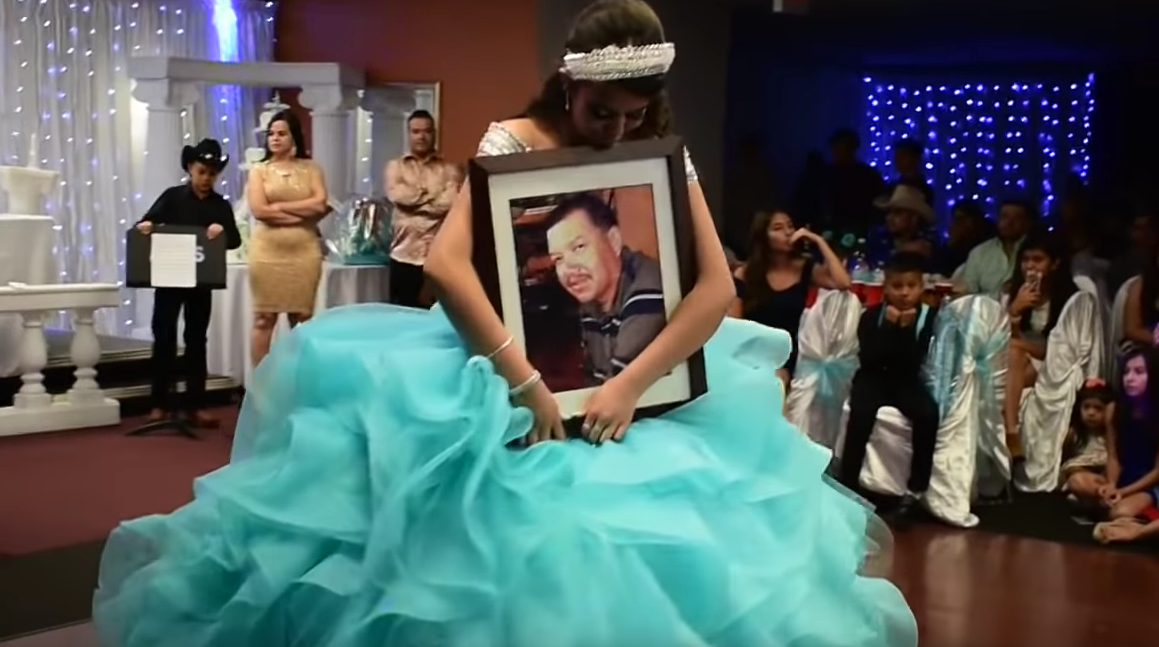 Bailó en su cumpleaños de 15 con una foto de su papá muerto y dejó un mensaje que recorre el mundo | Redes