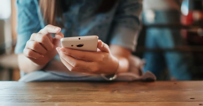 Inédito: una mujer fue condenada a prisión por revisarle el celular de su marido | Internacionales