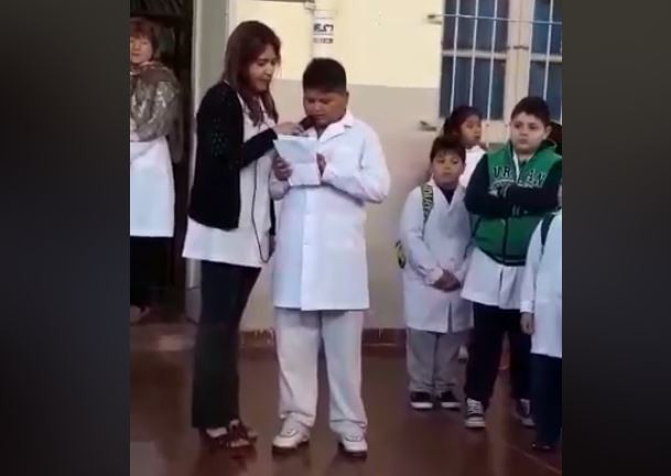 El alumno con Síndrome de Asperger que logra conmover a toda su escuela | Redes