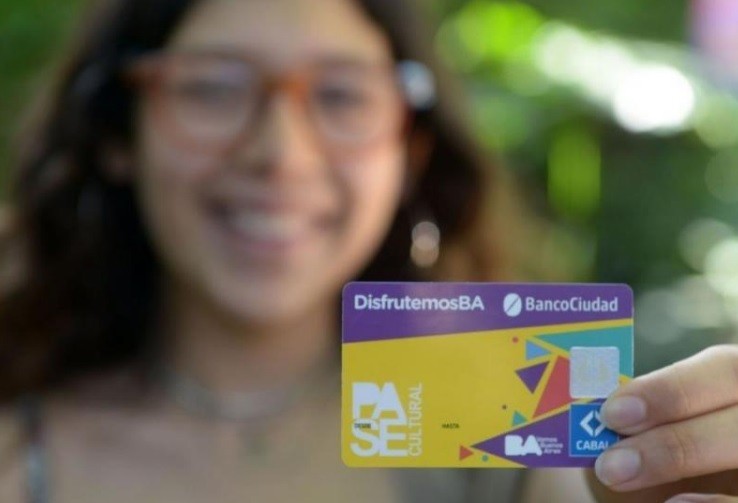 Lanzan tarjeta con 250 pesos de crédito para consumos culturales para estudiantes y docentes porteños | Actualidad