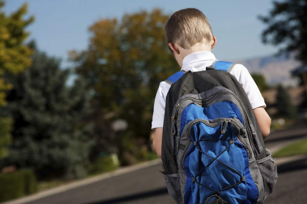 Detienen a padres que escondían cocaína en la mochila escolar de sus hijos | Actualidad