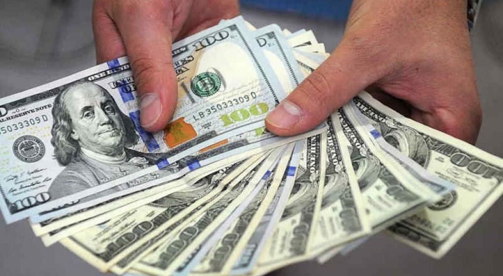 El dólar terminó la semana por abajo de los 38 pesos | Economía