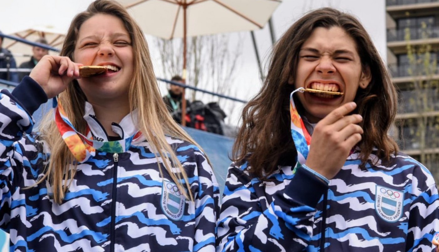 ¿Por qué los atletas olímpicos muerden sus medallas? | Deportes