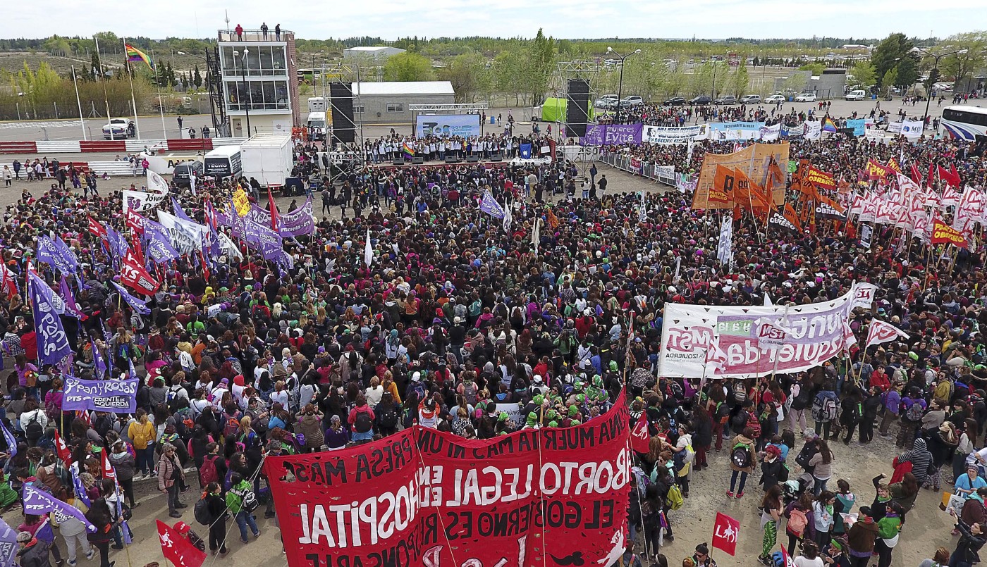 Miles de chicas participan del Encuentro Nacional de Mujeres en Trelew | Política