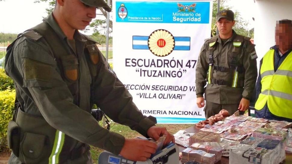 Lo detienen con $1.600.000 en el auto y adosados al cuerpo | Actualidad