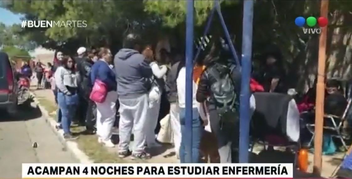 Acamparon todo el fin de semana largo para poder estudiar enfermería | Actualidad