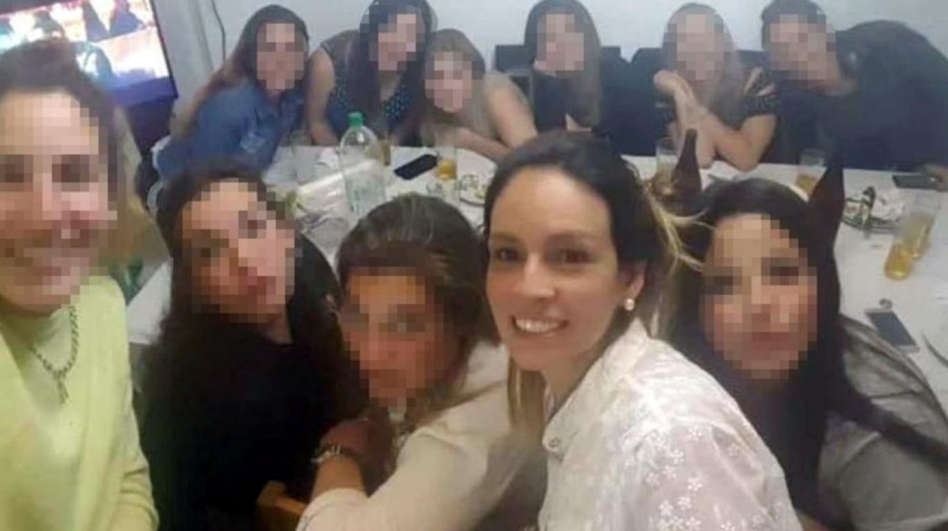 Enojo de la familia del rugbier asesinado por las fotos de Julieta Silva en una reunión con amigos | Actualidad