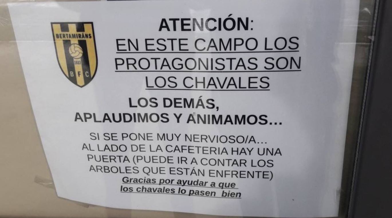 El cartel contra los padres que presionan a sus hijos en fútbol que estalló en las redes | Redes