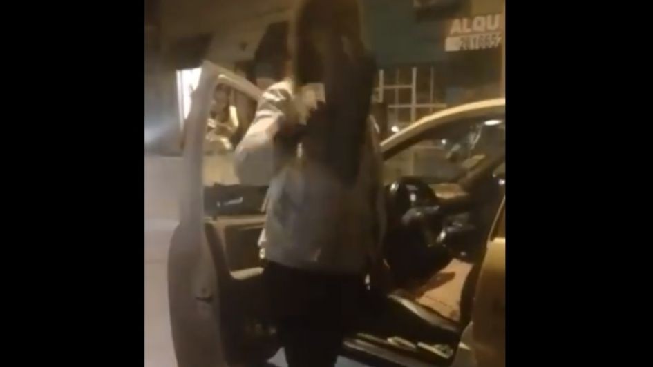 La furia de una taxista que fue multada por manejar en contramano | Redes