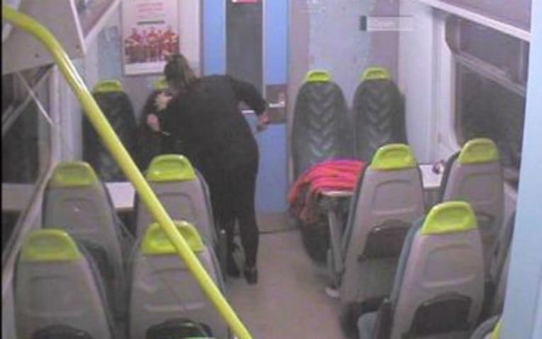 "Andá a dormir": le dio más de 80 puñaladas a su amiga cuando viajaban en tren | Internacionales