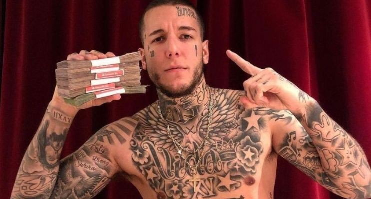 El polémico video de Alex Caniggia: canta y quema dólares | Espectáculos