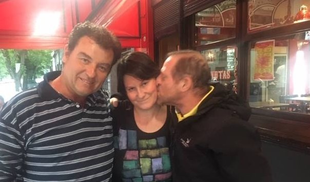 El conmovedor abrazo de un padre al hombre que recibió un riñón donado por su hijo muerto | Actualidad
