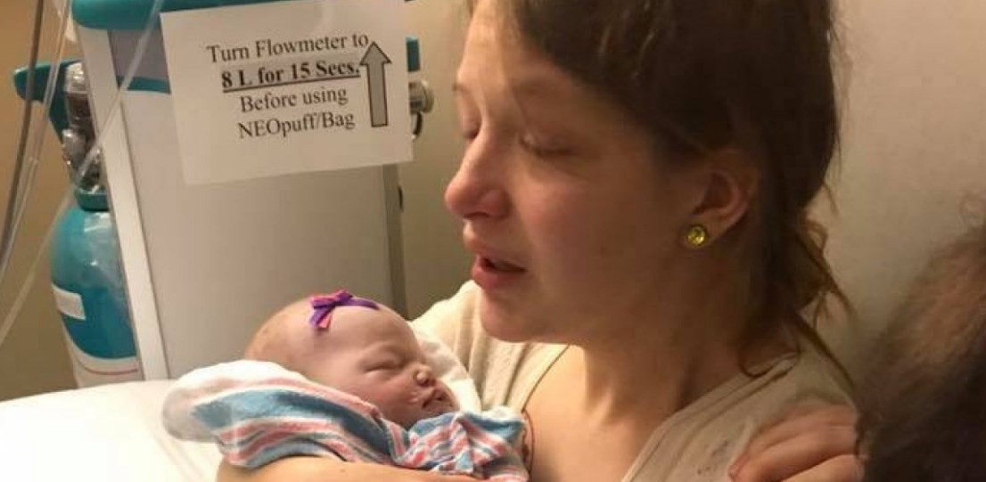 La escalofriante historia de la bebé de 8 días que murió por un beso | Internacionales