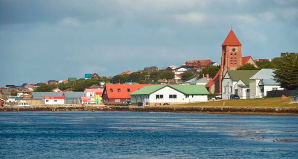 Malvinas: los kelpers aceptan que un nuevo vuelo realice "breve escala" por mes en territorio continental | Actualidad