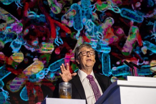 Por qué Bill Gates apareció con un tarro lleno de excrementos en una conferencia | Internacionales