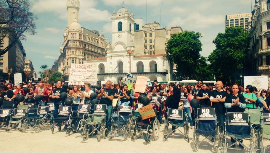 Sillas de ruedas vacías, contra el ajuste en discapacidad | Actualidad