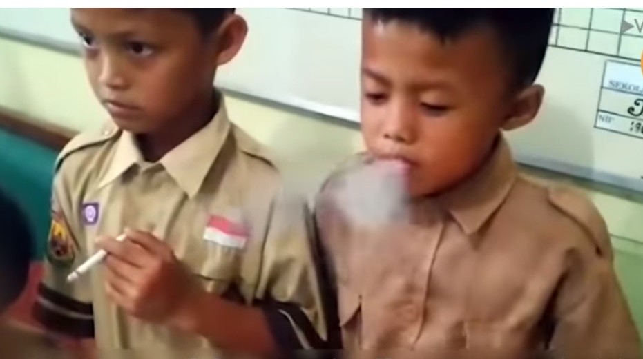 En una escuela obligaron a alumnos de 10 años a fumar como castigo | Internacionales