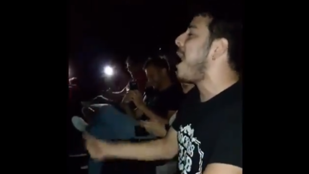 Video viral: el joven que la rompió cantando como Freddie Mercury en el cine | Redes