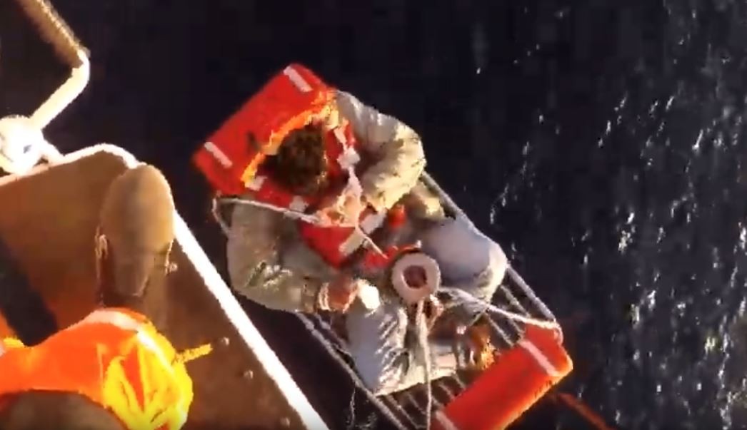 Rescatan en altamar a un pescador con apendicitis | Actualidad