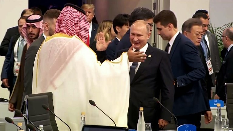 El caluroso saludo de Putin con el príncipe saudita | Política