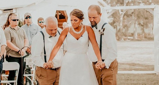 La mujer con parálisis que entrenó para llegar caminando al altar de su casamiento | Curiosidades