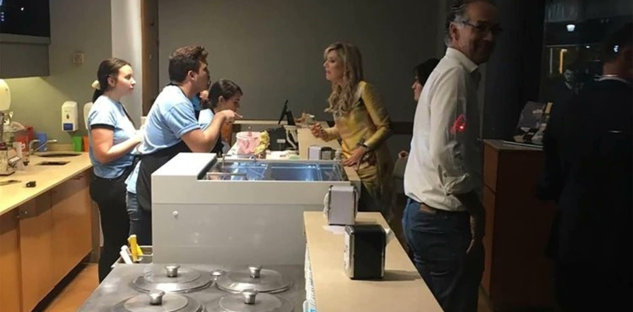 La reina Máxima se tentó con un helado tras la gala del Colón | Política